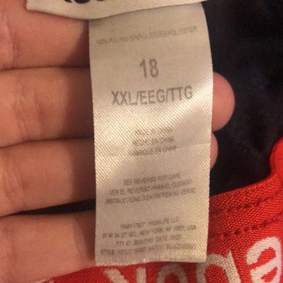 I am sell Reebok boy shorts. Size small. Badly worn like bend new - Picture 4 of 5